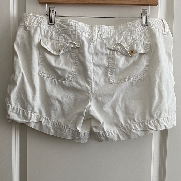 Abercrombie & Fitch Women's Cream Cargo Shorts - Picture 3 of 5